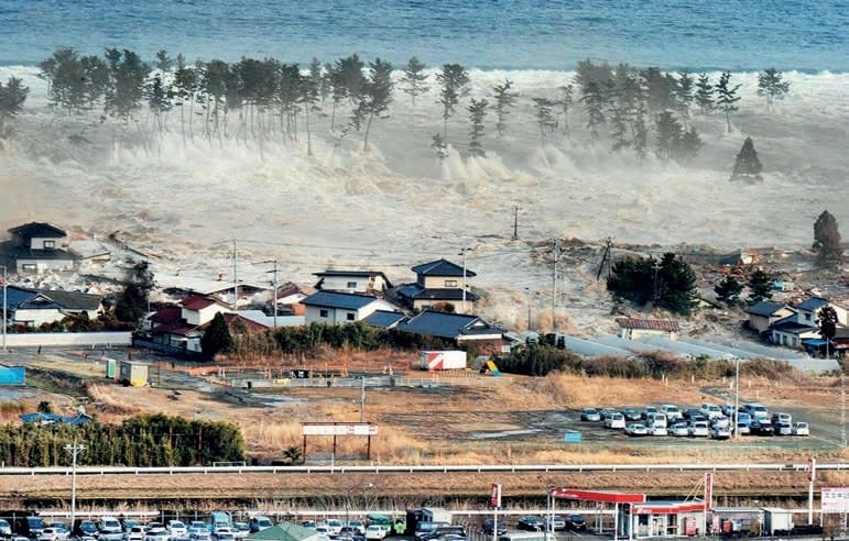 Катастрофы, цунами, волны