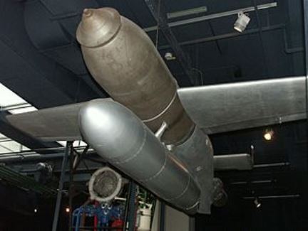 планирующая бомба, бомба HS-293, самолет-носитель