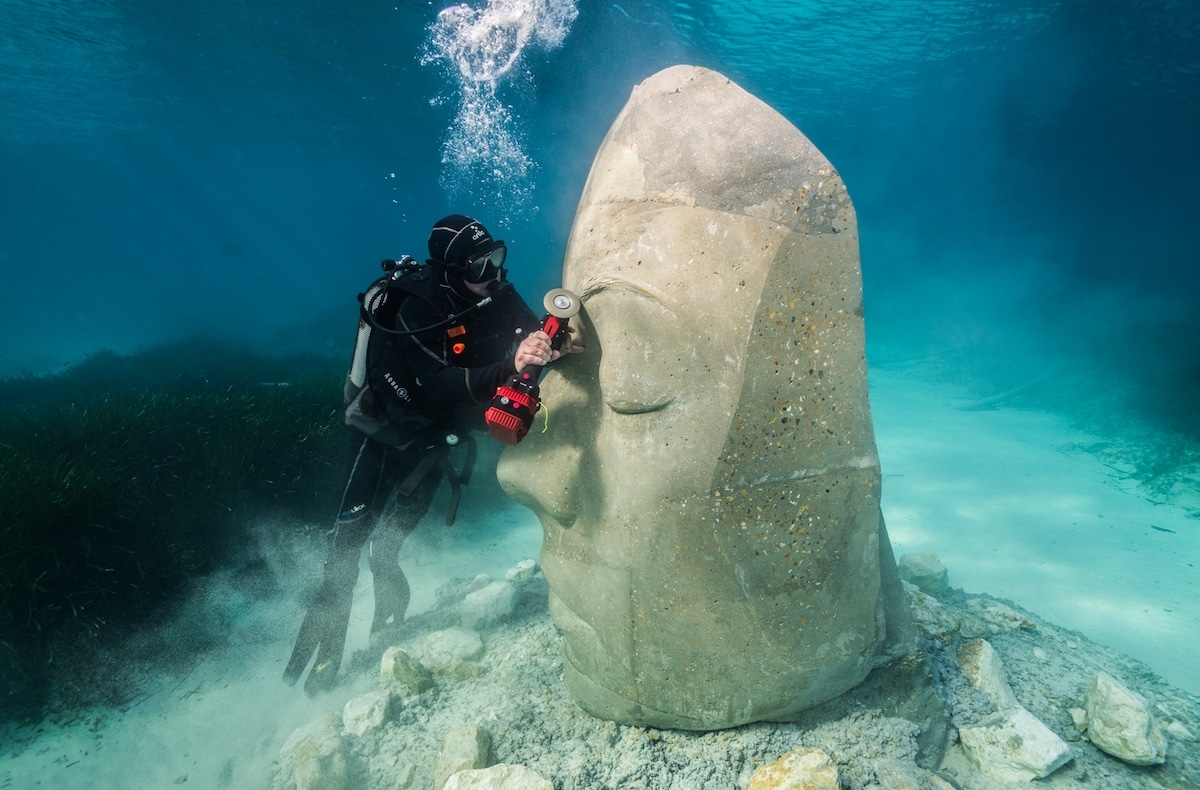 Подводный музей или невероятные скульптуры в масках
