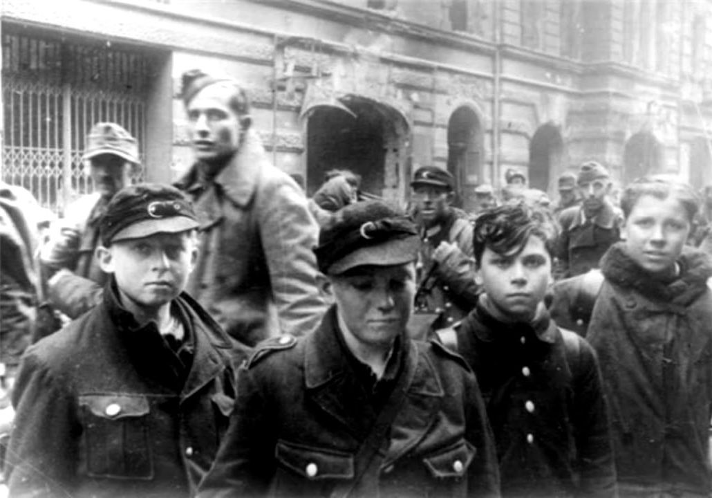 бойцы гитлерюгенда, пленные в берлине, вторая мировая