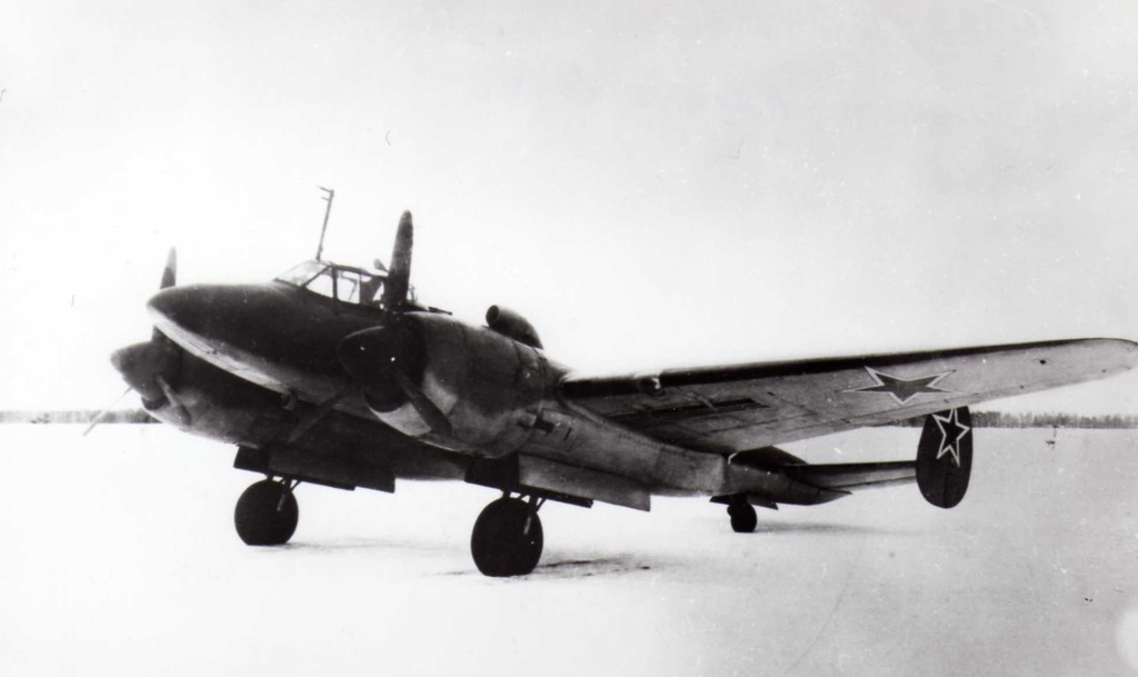 пикирующий бомбардировщик, разведчик Пе-2 2М-82Ф, самолет
