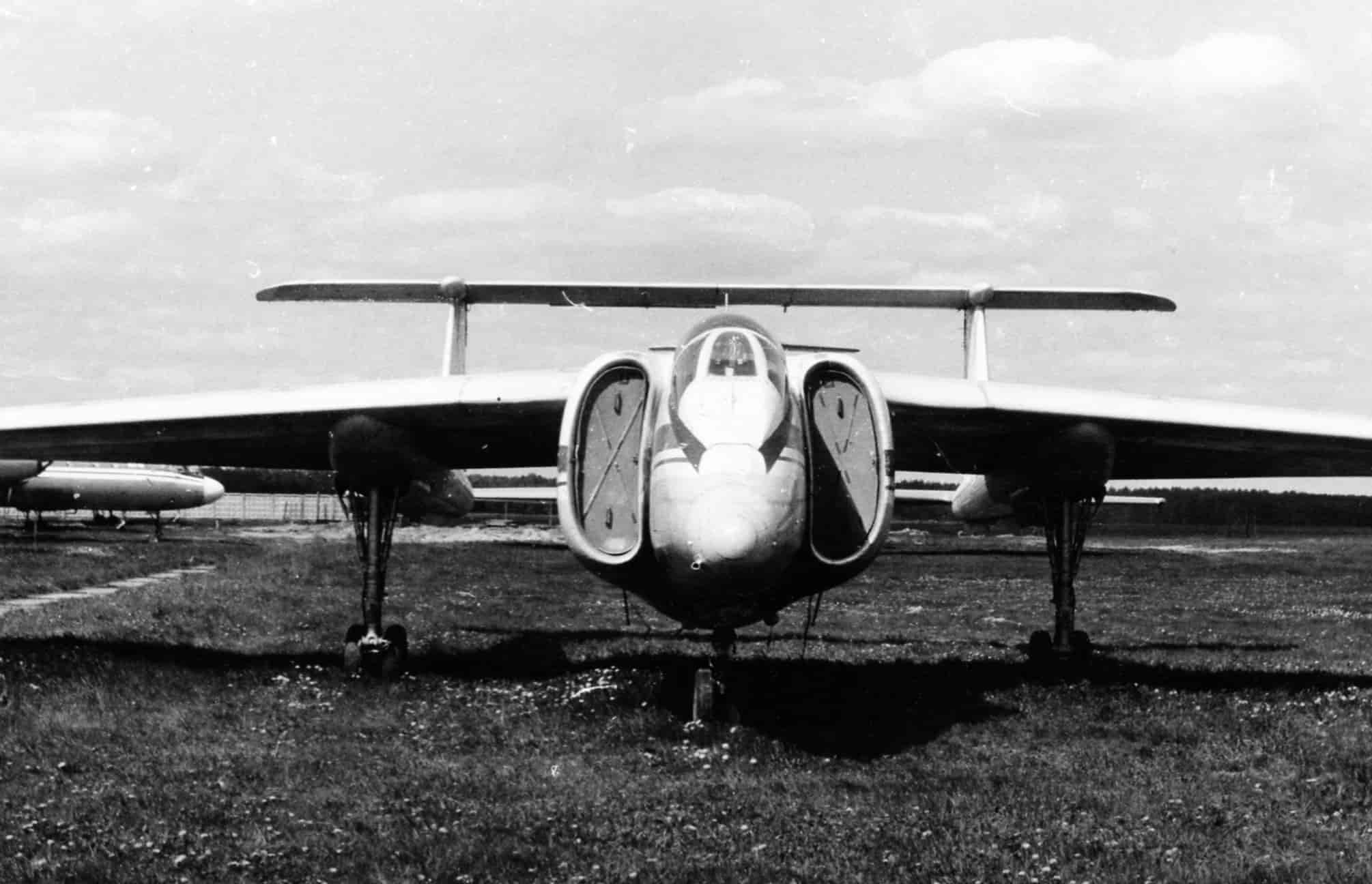борт СССР-17103, вид спереди, самолет М-17