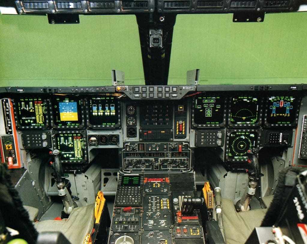 самолет Нортроп В-2, кабина самолета Нортроп В-2 с  многофункциональным дисплеем, ввс сша