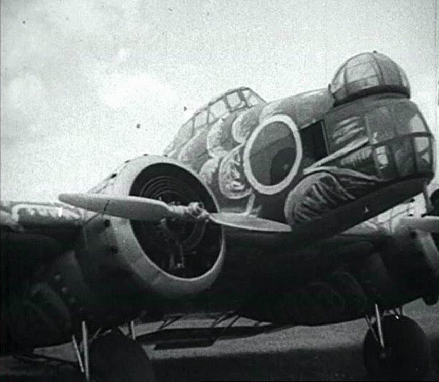 разведчик-бомпрдировщик, носовая часть, мотор т-22