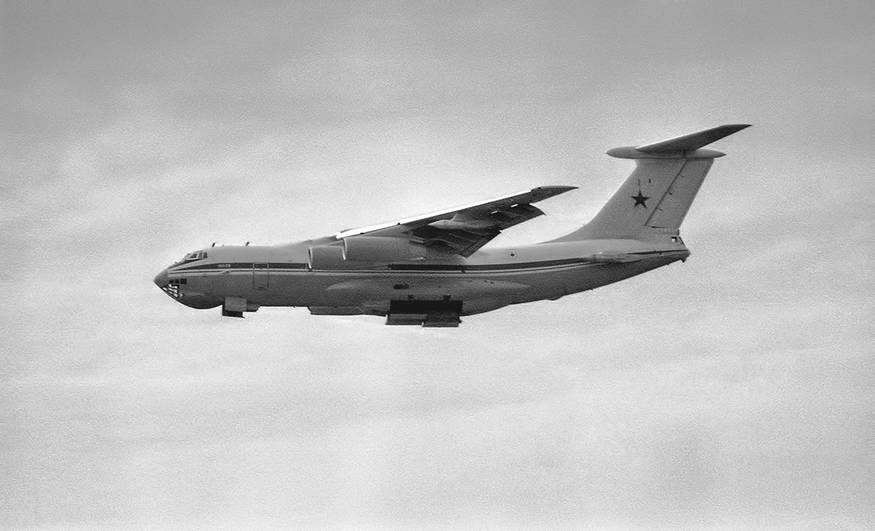 Самолет-заправщик Ил-78 над аэродромом Мачулищи – 1989 г.