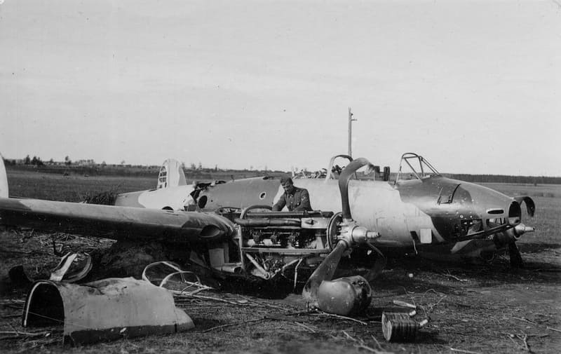 механизированные колонны, самолет Пе-2, бомбардировщик, Мессершмиты