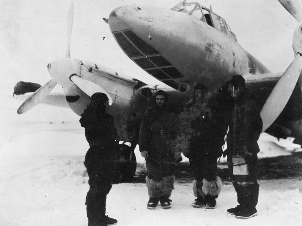 бомбардировщик Пе-2, самолет, нижние остекление