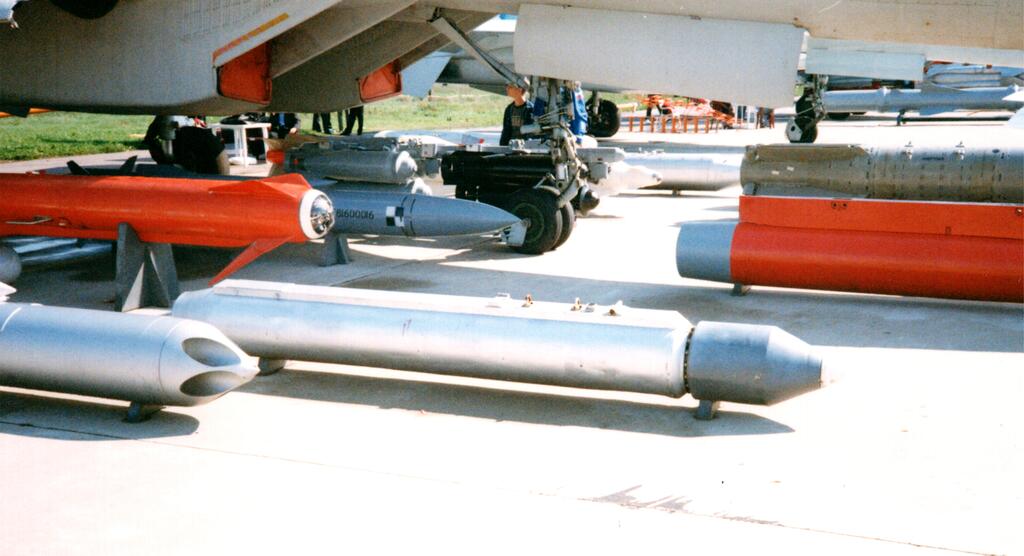 Су-34 против F-15E. Сравнение ударного ракетного вооружения двух самых эффективных ударных самолетов ВВС России и Америки.