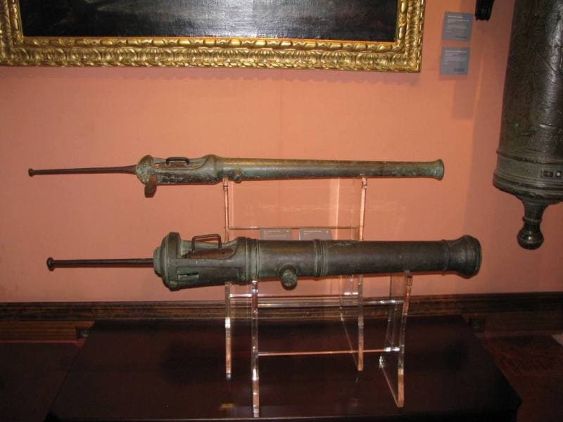 Одни из первых в мире артиллерийских орудий, заряжаемых не с дула, а из казенной части