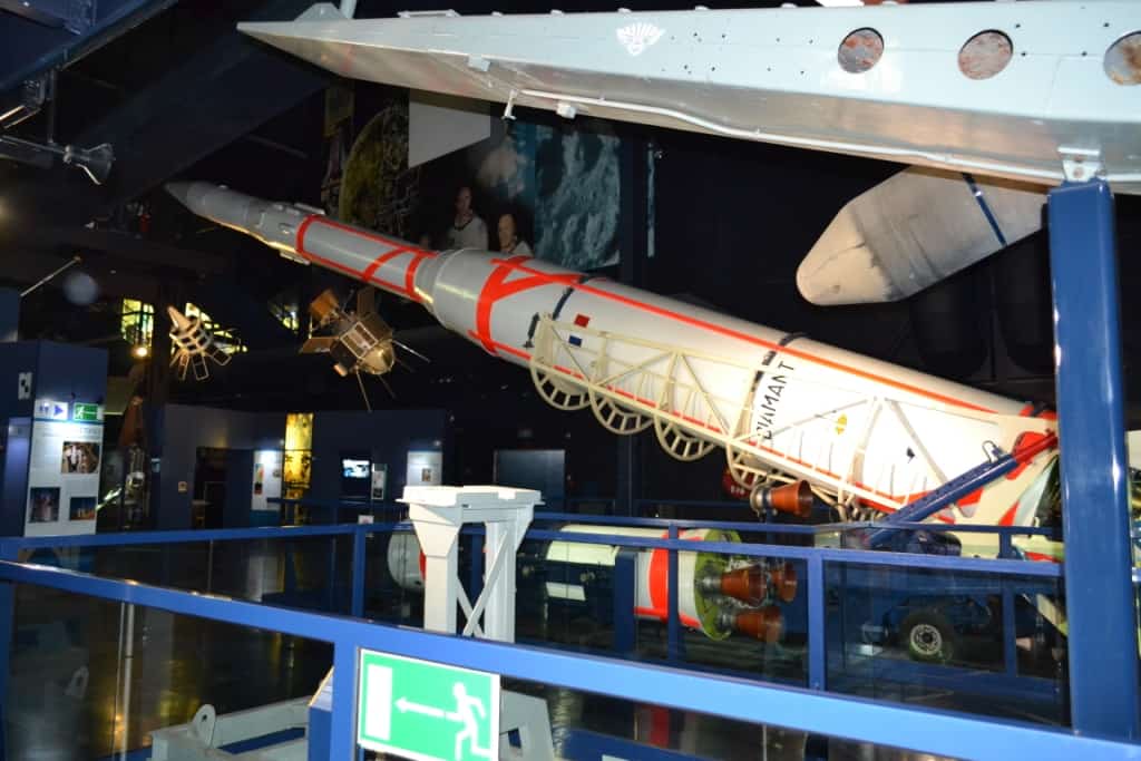 «Диамант» – ракета не очень большая, знаменитая советская «семерка», Р-7, производит куда большее впечатление. Но все же это был важнейший этап в истории французской космонавтики.Всего было запущено 12 ракет такого типа, 9 стартов были полностью успешными, один частично, два закончились авариями!