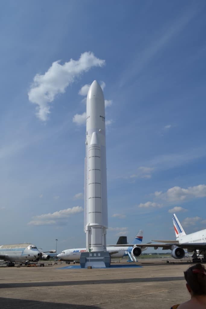 Ракета «Ариан-5G» в первом варианте при высоте 46 м и диаметре первой ступени 5,4 м имела стартовый вес 737 тонн, а грузоподъемность ее была ограничена до 5970 кг. Испытания показали возможность наращивания показателей. Самые тяжелые модификации имеют длину до 52 м, полный вес 777 т, а масса выводимой на низкую опорную орбиту полезного груза может достигать 21 тонны