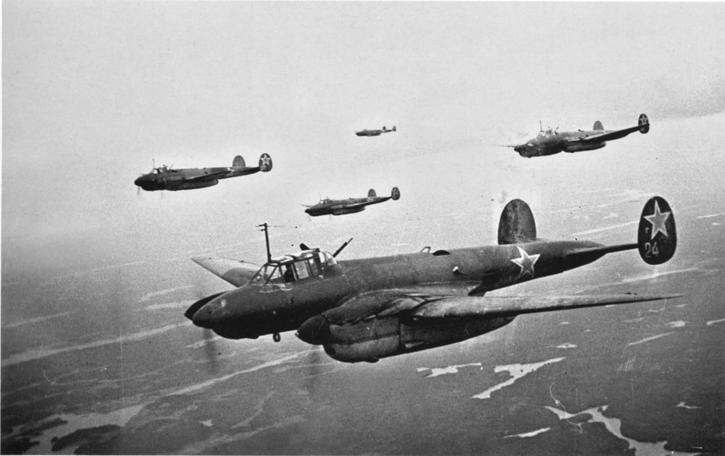 самолет пе-2, советский бомбардировщик, великая отечественная война