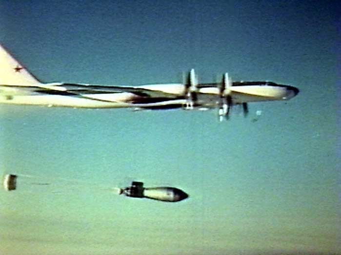 сброс бомбы, термоядерной бомбы, носитель Ту-95В