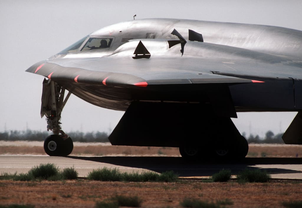 крыло бомбардировщика, бомбардировщик нортроп b-2a, аэродинамический профиль