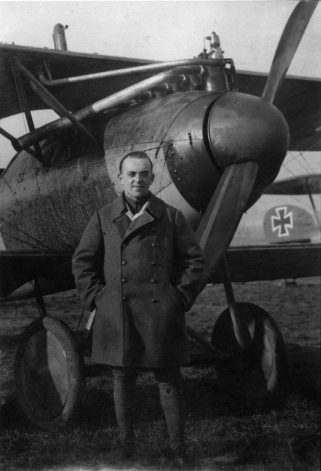 немецкий летчик, истребитель альбатрос, командир эскадры