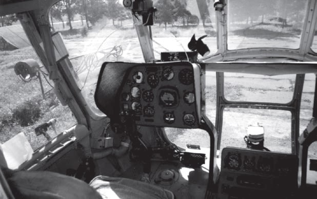 Вертолет, кабина вертолета Ми-8
