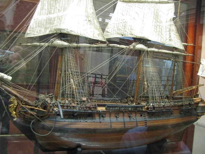 Небольшой однопалубный испанский фрегат конца XVII