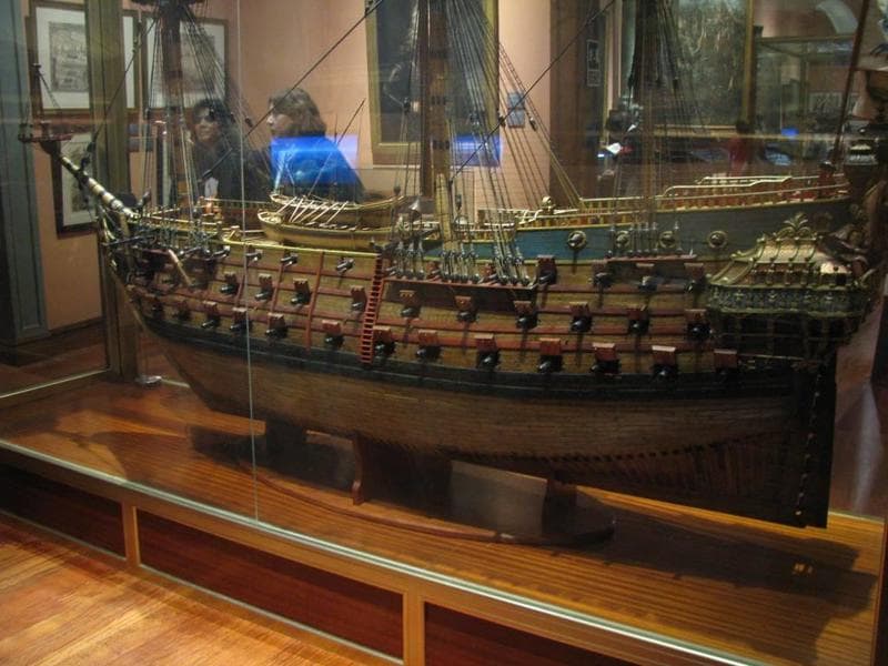 Испанский трехпалубный военный корабль XVII века