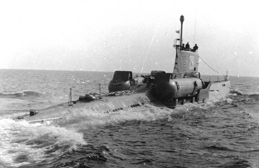 Дизель-электрическая ракетная подводная лодка проекта 644 с пусковыми установками для ракет 4К34 комплекса П-5