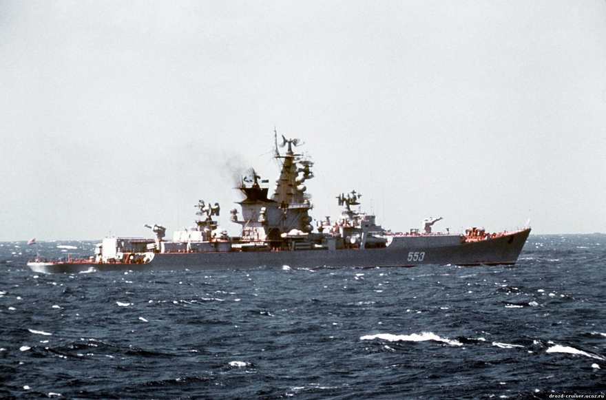 Крейсер «Вице-адмирал Дрозд» – 1970 г. Корабли типа «Адмирал Зозуля» (проект 1134) вооружались двумя спаренными неперезаряжаемыми пусковыми установками для крылатых ракет 4К44 комплекса П-35, загоризонтное целеуказание которому выдавал самолет Ту-95РЦ