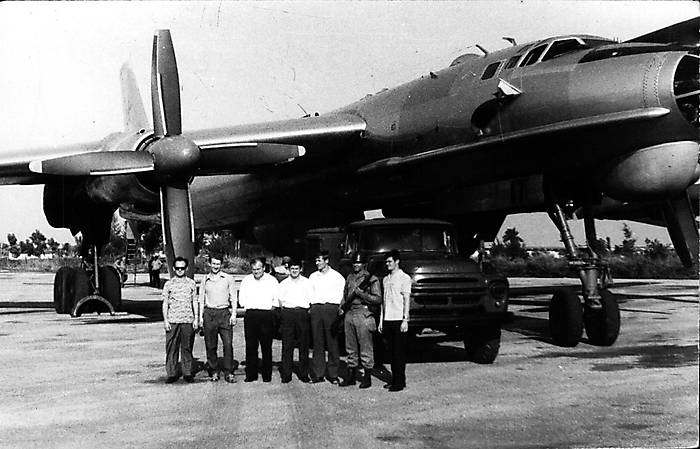 Самолет Ту-95РЦ борт 17 из 392-го ОДРАП ВВС Северного Флота на аэродроме Хосе Марти на Кубе