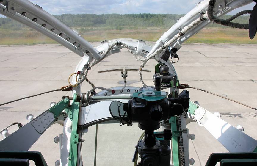 Установка оптического бомбардировочного прицела в кабине штурмана самолетов Ту-142МК и экспортного Ту-142МК-Э практически не отличаются