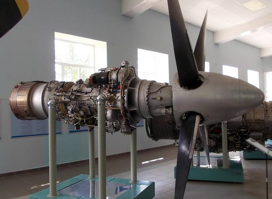 Турбовинтовой двигатель АИ-20 с воздушным винтом АВ-68