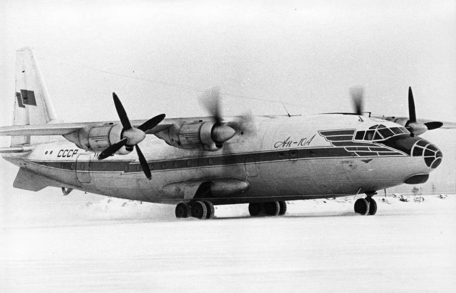 Самолеты Ан-10 эксплуатировались во всех «медвежьих углах» СССР, но когда стало больше бетонированных аэродромов и там, их быстро вытеснили более надежные Ил-18