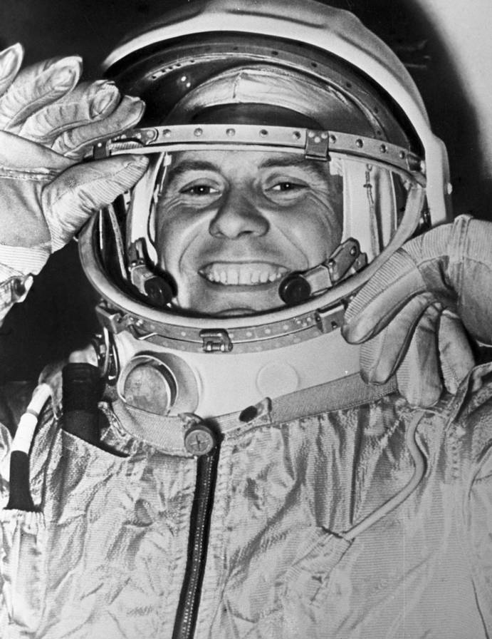 Советский космонавт №3 Андриян Григорьевич Николаев – первый участник первого в истории группового полета космических кораблей. Он вышел на орбиту 11 августа 1962 г. на корабле «Восток-3», а на следующий день на «Востоке-4» взлетел Павел Попович