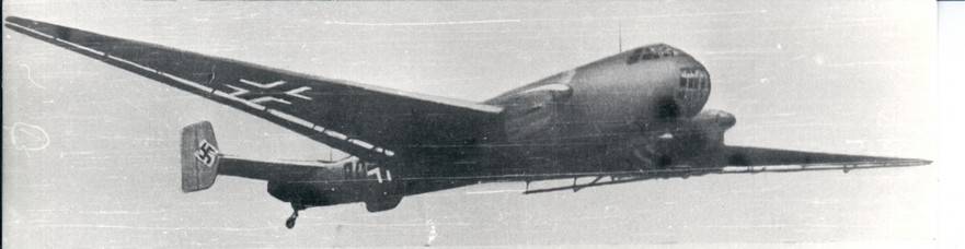 Немецкий высотный разведчикJu 86R-1. Такой самолет совершил шесть безнаказанных пролетов над Москвой в июле 1943 г., что дало толчок новым работам над перехватчиками ПВО в Советском Союзе