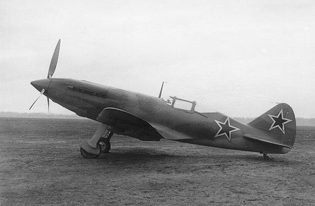 Самолет И-231 (2Д) на испытаниях, 1943 г. Завод № 155, Москва.<br> Истребитель И-231 («2Д», МиГ-3У) был последним истребителем конструкции А.И. Микояна и М.И. Гуревича, который продолжал линию развития первой конструкции ОКБ – самолета И-200, ставшего прототипом для серийных МиГ-1 и МиГ-3. Все последующие машины ОКБ-155, в том числе самолет «А», были уже полностью новыми самостоятельными типами