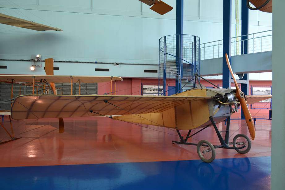 Аэроплан Ньюпор IIN, прославившийся рядом рекордов – удачный дебют знаменитого французского авиаконструктора Эдуарда Ньюпора. Как видим, в первом поколении европейских самолетов монопланов было довольно много