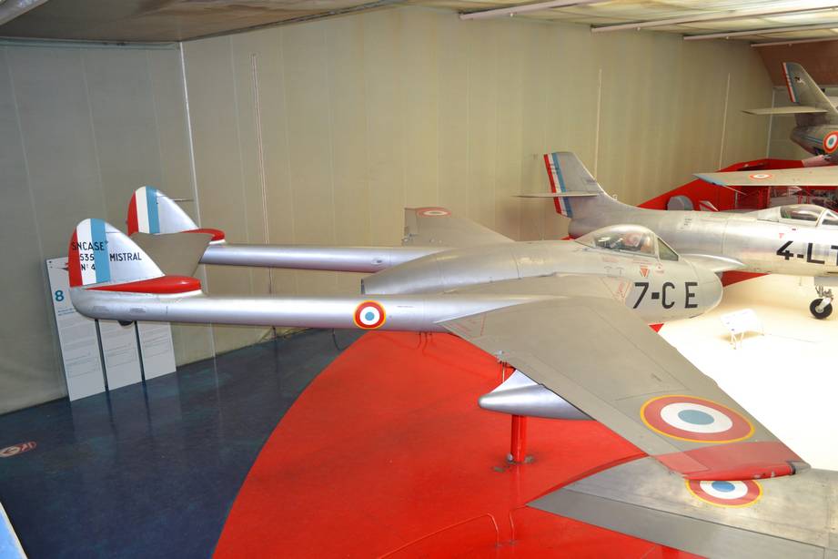 Один из первых реактивных истребителей французского производства – SNCASE «Мистраль» (Mistral). Он имел и английское обозначение – de Havilland Vampire FB Mk. 51. 