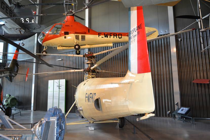 Так выглядит единственный построенный «Жироплан» Тип 111 сзади. А над ним еще более необычный вертолет – «Ариэль» государственного концерна SNCASO