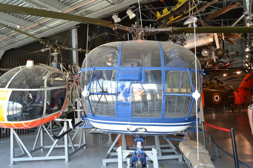 Кабина вертолета Зюд Авиасьон / Аэроспасьяль SA319B «Алуэтт» III на первый взгляд большая, но особого удобства не предоставляет. По крайней мере, лежачего раненого в ней не разместишь. То же касается и обзора для пилота – мне показалось, что изнутри «кривые» стекла дают куда большие искажения, чем на нашем Ми-8 и тем более, на Ми-2