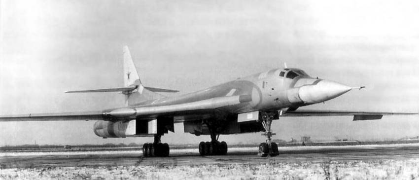 Первый опытный самолет «70» на аэродроме Жуковской летно-испытательной и доводочной базы ОКБ Туполева