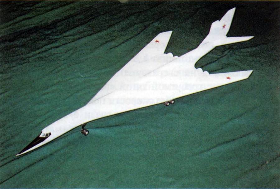 Смотровая модель самолета М-18 Экспериментального машиностроительного завода В.М. Мясищева. Этот проект стал основой для самолета «70» разработки ММЗ «Опыт»