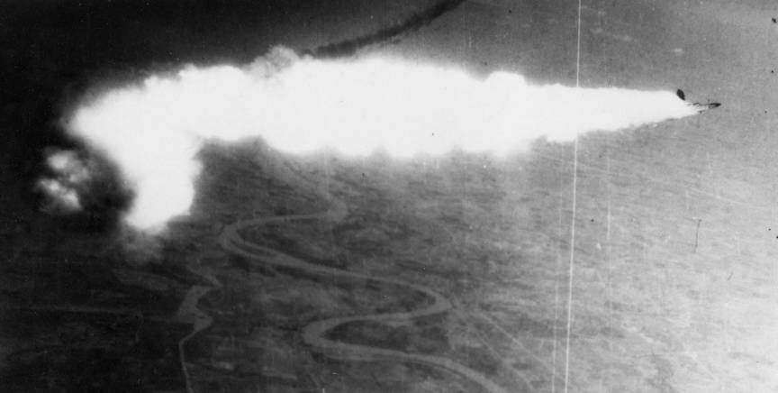 Сбитый зенитной ракетой С-75 на подходе к Ханою тактический разведчик ВВС США RF-4C «Фантом» падает – 12 августа 1967 г. Его экипаж попал в плен, Эдвин Эттербери в плену умер, а Томас Парротт после окончания  войны вернулся в США