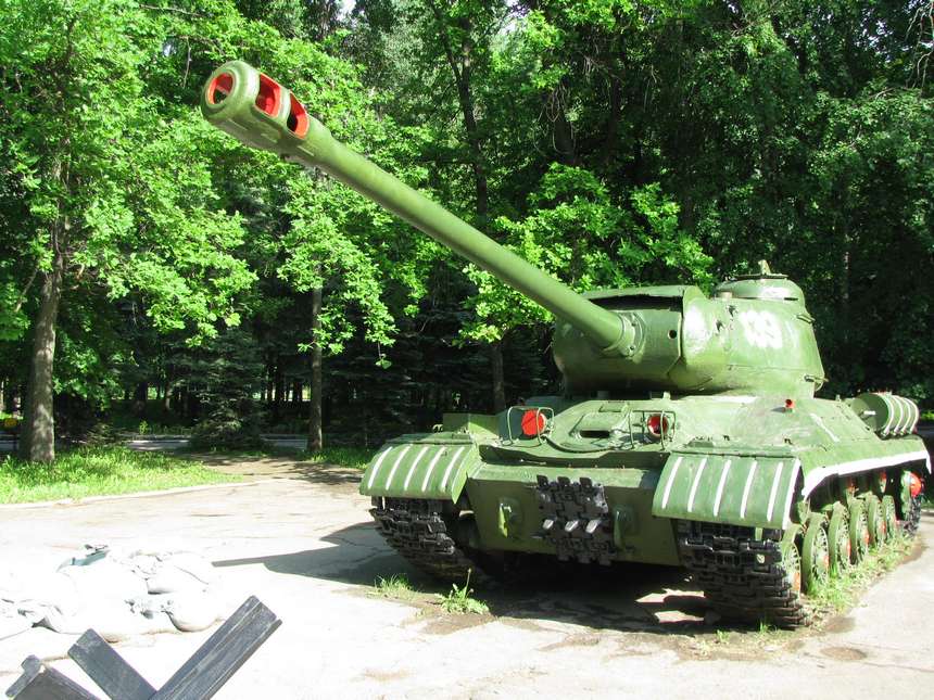 Прямым предшественником ИС-3 был тяжелый танк 