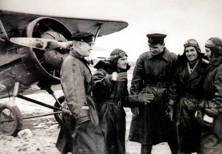 На этих ветхих И-5 выпуска конца 1920-х годов наши пилоты ходили на штурмовку вражеских колонн под Севастополем