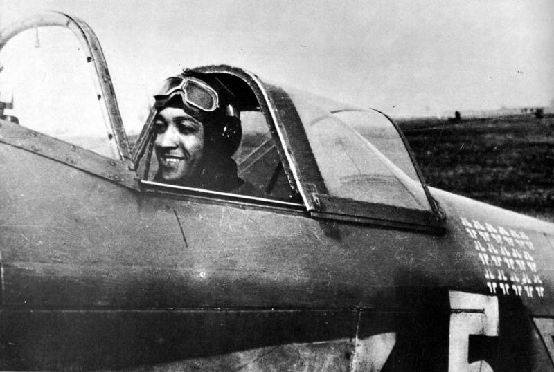 Летчик полка «Нормандия-Неман» Роже Соваж в кабине своего Як-3. Младший лейтенант Соваж за войну сбил 16 самолетов противника, в т.ч. два – на разведчике Потез 631 в 1940-м году, пять на Як-9 и остальные девять – на Як-3 