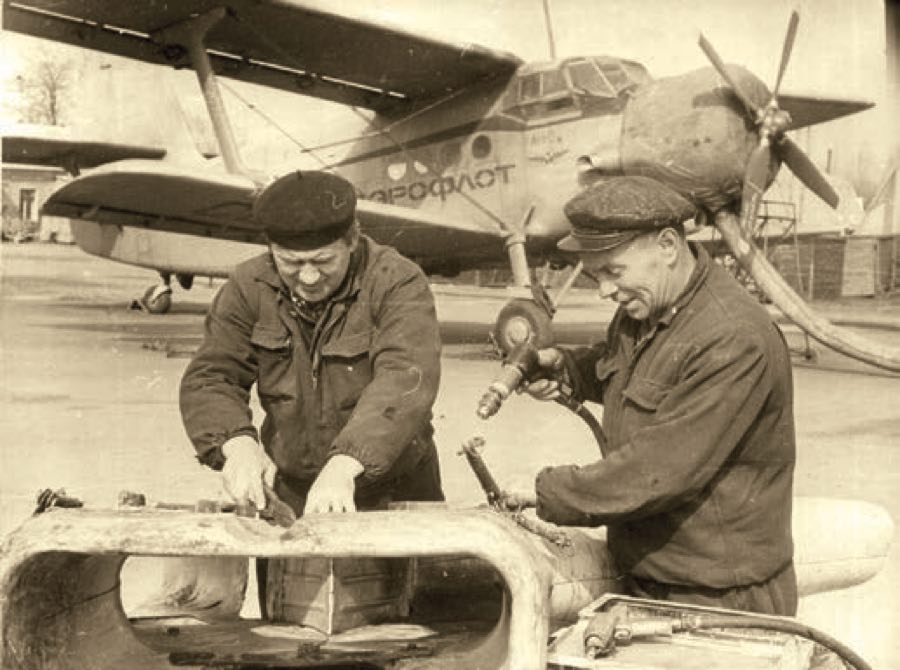 самолет ан-2сх, ремонт авиационной техники, харьковский аэропорт 