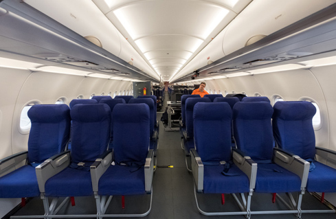 узкофюзеляжный среднемагистральный А321 кресла узко интерьер салон самолета