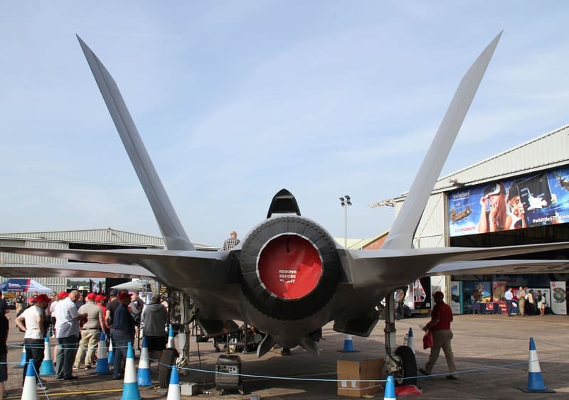 Против истребителей ПВО Китая и России. Истребителю F-35 нужен новый двигатель