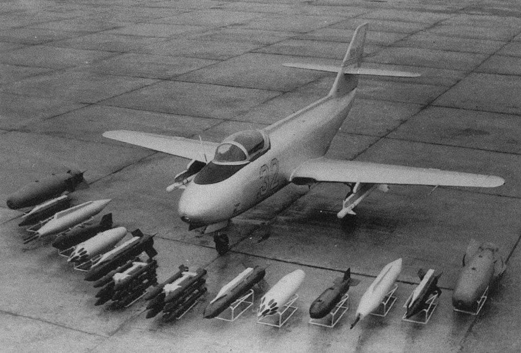 спортивный Як-32, штурмовик, подвески вооружения