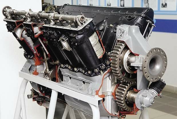 Авиация, двигатель М-100, Hispano-Suiza 12Y