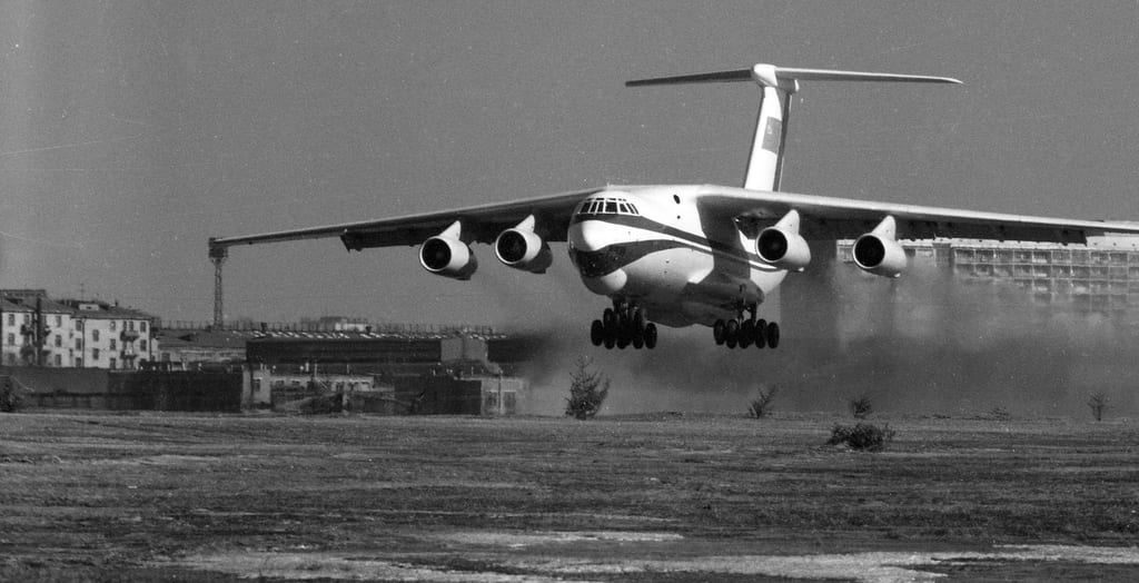 50 лет первому полету Ил-76. Самолет, открывший эпоху отечественной реактивной транспортной авиации