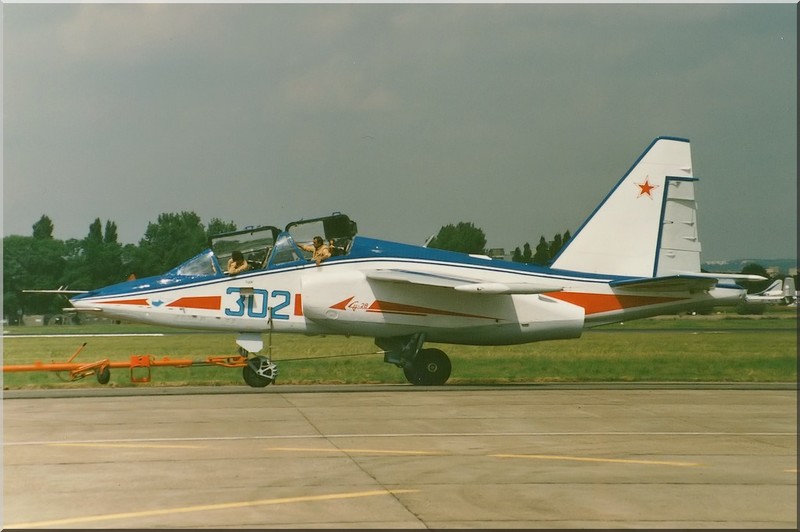Буксировка УТС Су-28 (Су-25УТ), база учебно-боевого штурмовика Су-25УБ