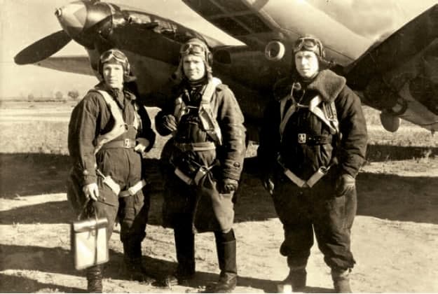 Экипаж, майор Лях, самолет Пе-2, фронт, бомбардировщик