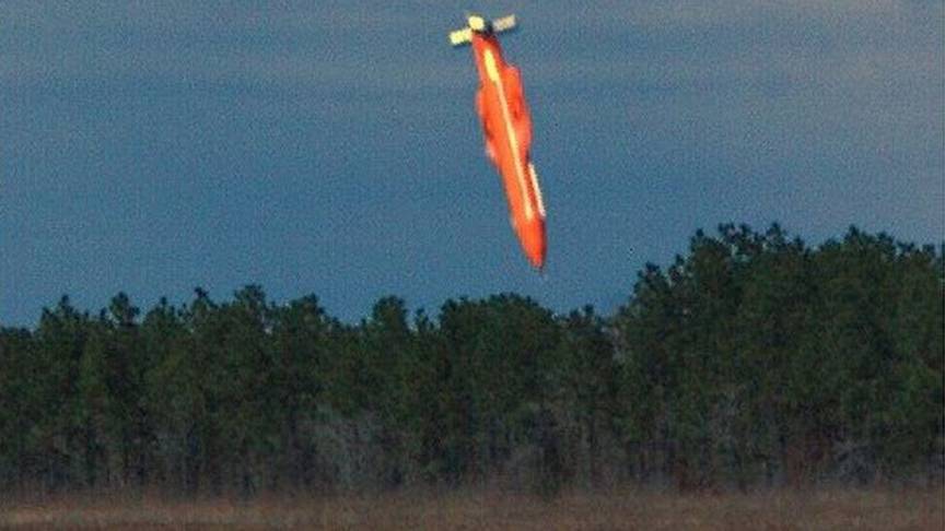 Испытательный сброс управляемой бомбы GBU-43/B MOAB на полигоне во Флориде